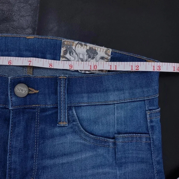 SIWY LA Denim Distressed Jeans Asymmetrical hem  size 26 - Picture 4 of 9